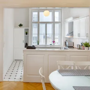 https://karlova-old-town-apartment.praguehotelsweb.com